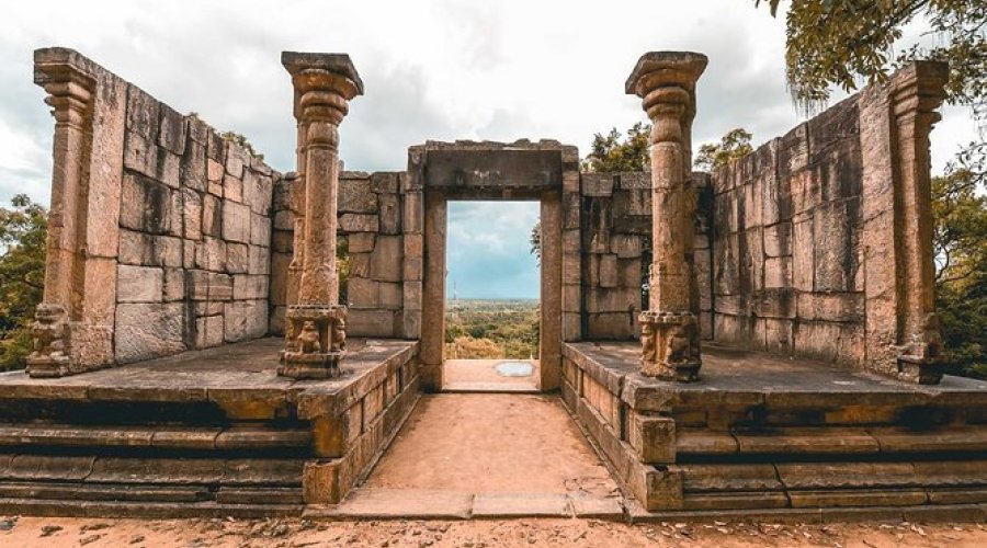 Explore the Best of Sri Lanka from Ancient Kingdoms to Tropical Shores